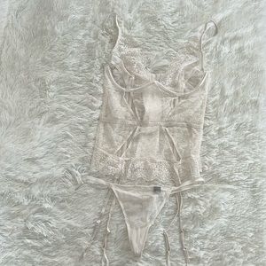 Cream VS Bustier Set